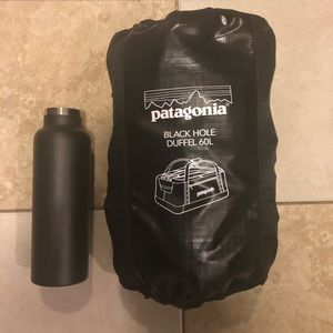 folding up patagonia black hole duffel